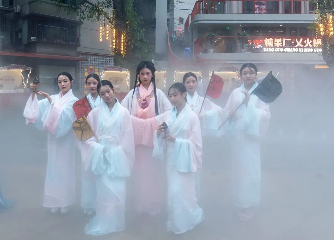 美爆了!“双城·国潮”汉服华丽大秀玩转端午 美爆了!“双城·国潮”汉服华丽大秀玩转端午