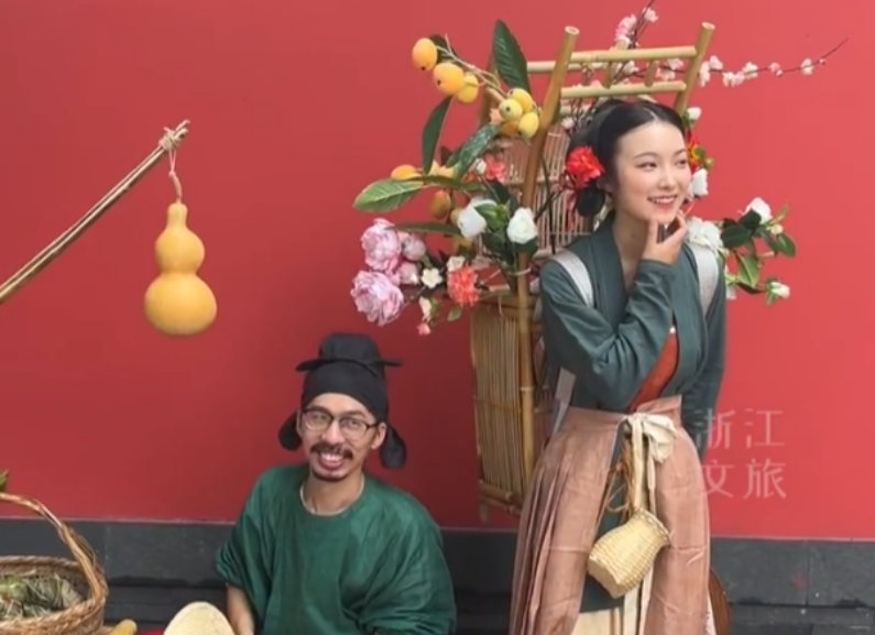 西湖边“卖花姑娘”走红系炒作?最新回应 西湖边“卖花姑娘”走红系炒作?最新回应