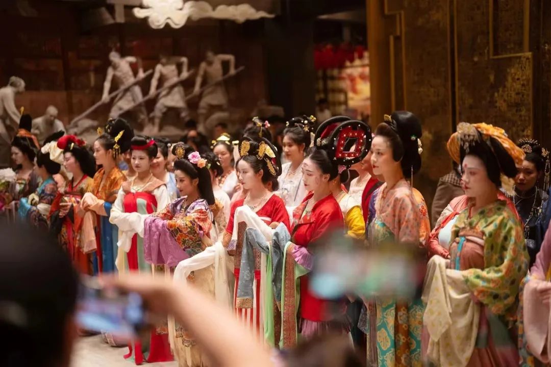 本周穿汉服免费入园：端午节后多地景点继续开展穿汉服免费入园活动