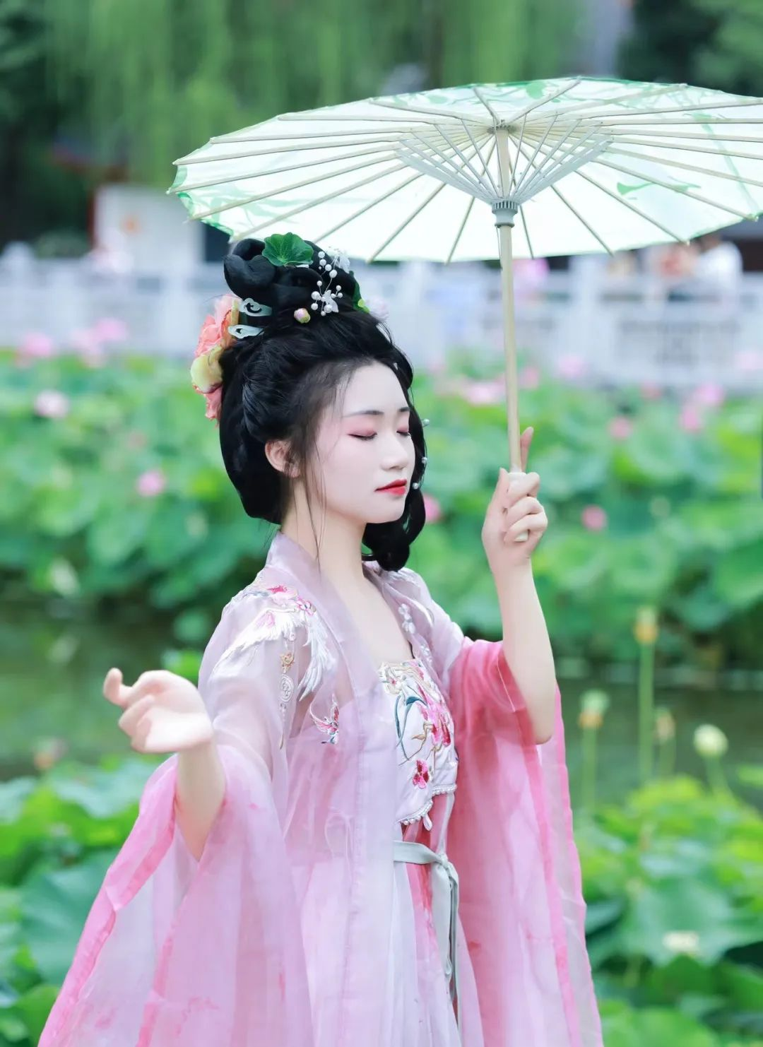 【遇见荷花节】“荷风丽影” 国潮风汉服体验 【遇见荷花节】“荷风丽影” 国潮风汉服体验