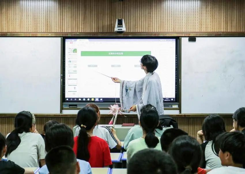 着汉服 习茶礼 传统文化进乡村课堂