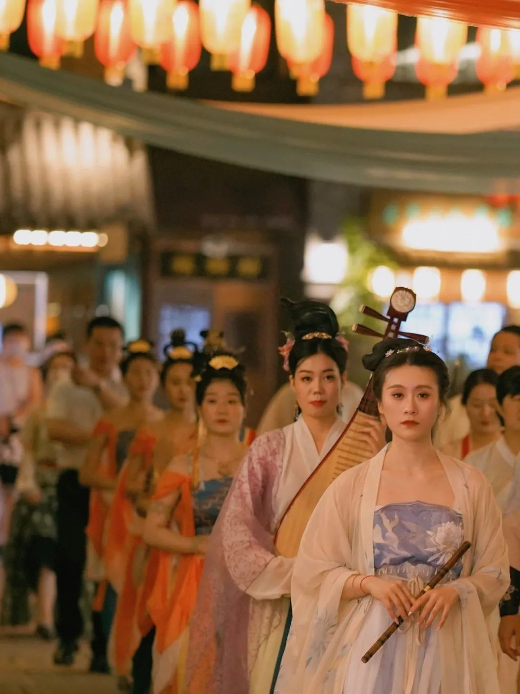分分钟实现“梦回千年”!就在洛邑古城这些宝藏汉服店里… 分分钟实现“梦回千年”!就在洛邑古城这些宝藏汉服店里…