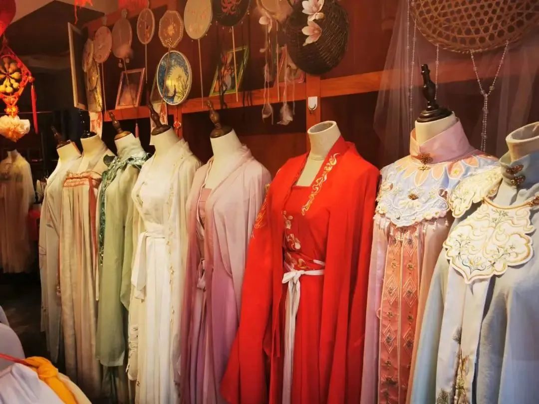 分分钟实现“梦回千年”！就在洛邑古城这些宝藏汉服店里…