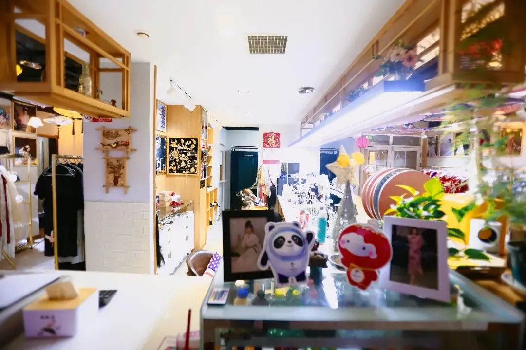 分分钟实现“梦回千年”!就在洛邑古城这些宝藏汉服店里… 分分钟实现“梦回千年”!就在洛邑古城这些宝藏汉服店里…