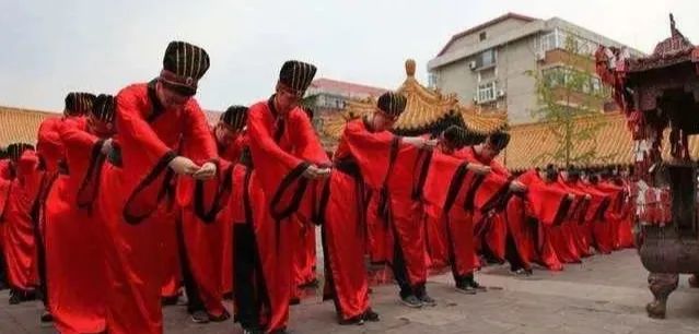 《汉服礼仪》笔记‖坐时衣带萦纤草，行即裙裾扫落梅……