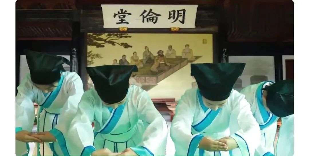 《汉服礼仪》笔记‖坐时衣带萦纤草，行即裙裾扫落梅……