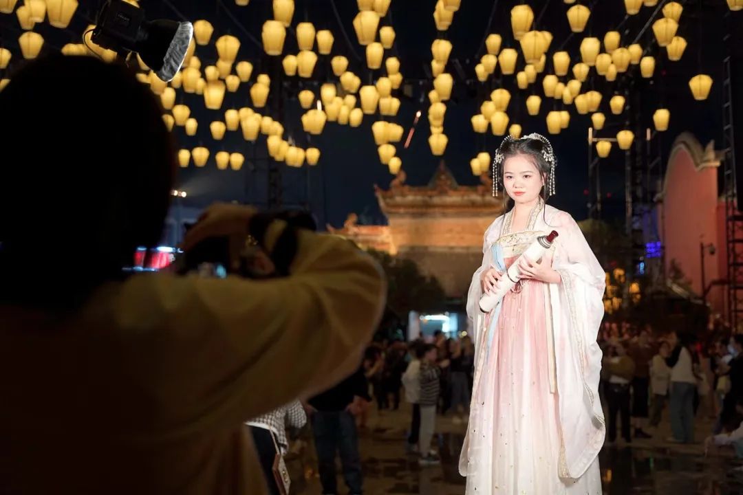 超仙超美,不去后悔!快穿上你的汉服去这儿打卡→ 超仙超美,不去后悔!快穿上你的汉服去这儿打卡→