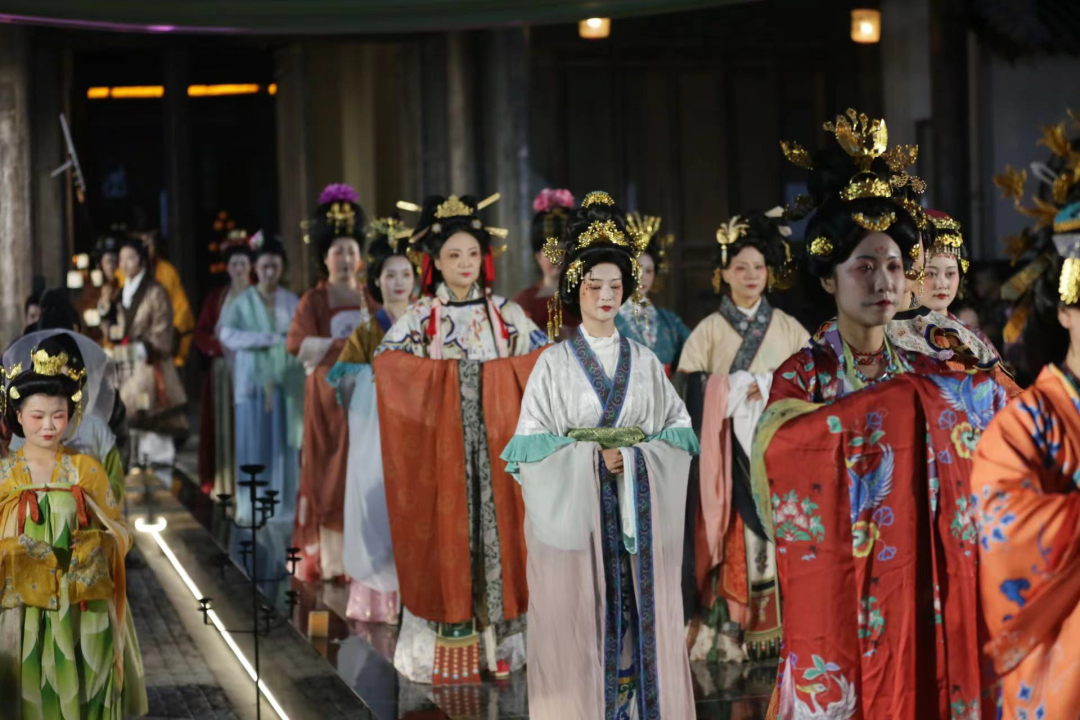 汉服新闻|中华文脉,共赏汉服之美——终南山汉服文化传承与产业发展分会场顺利召开 汉服新闻|中华文脉,共赏汉服之美——终南山汉服文化传承与产业发展分会场顺利召开