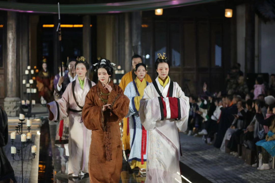 汉服新闻|中华文脉,共赏汉服之美——终南山汉服文化传承与产业发展分会场顺利召开 汉服新闻|中华文脉,共赏汉服之美——终南山汉服文化传承与产业发展分会场顺利召开