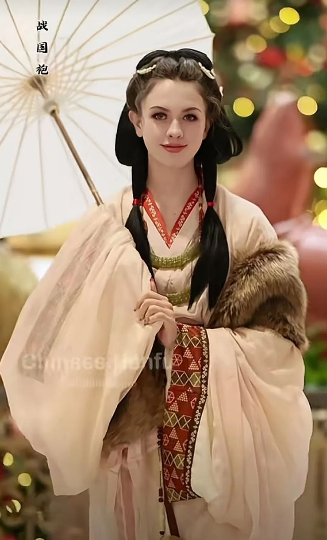 90后川妹子给外国人穿汉服，央视点赞，500万网友围观：这就叫文化自信！