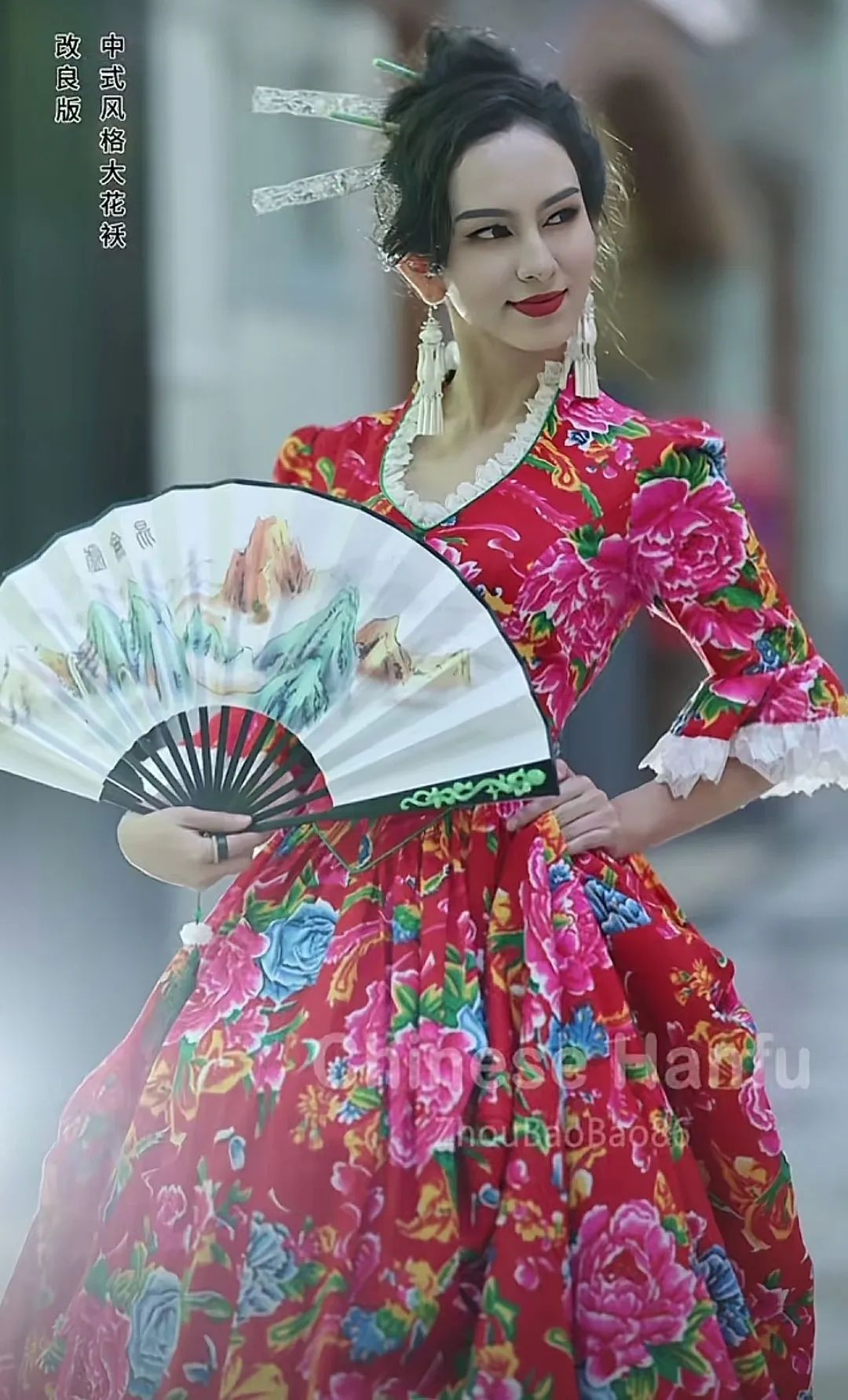 90后川妹子给外国人穿汉服，央视点赞，500万网友围观：这就叫文化自信！