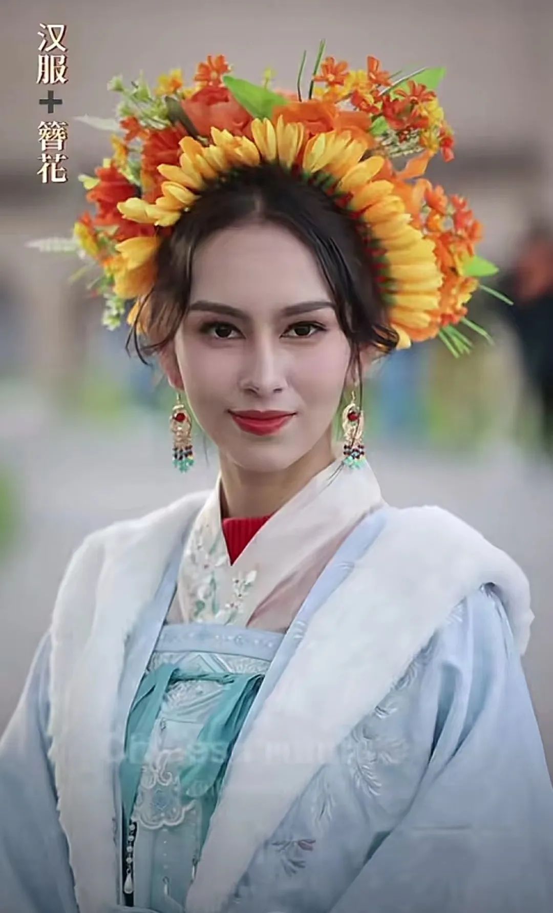 90后川妹子给外国人穿汉服，央视点赞，500万网友围观：这就叫文化自信！