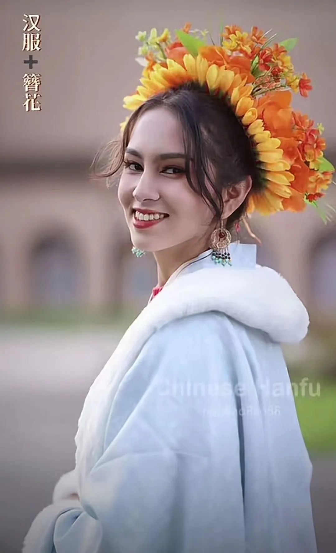 90后川妹子给外国人穿汉服，央视点赞，500万网友围观：这就叫文化自信！