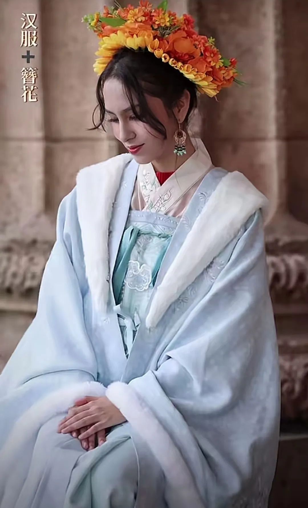 90后川妹子给外国人穿汉服，央视点赞，500万网友围观：这就叫文化自信！