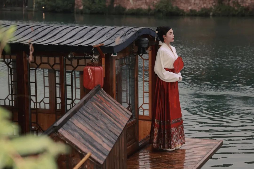 汉服顶流，比奢侈品更有贵气