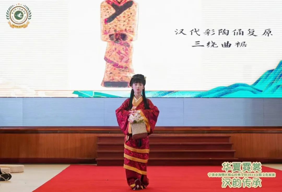 悦心经典学校“华夏霓裳 汉韵传承”汉服文化展演活动于上金谷景区举办