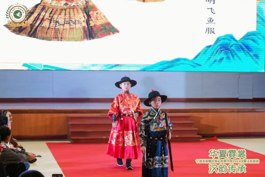 悦心经典学校“华夏霓裳 汉韵传承”汉服文化展演活动于上金谷景区举办