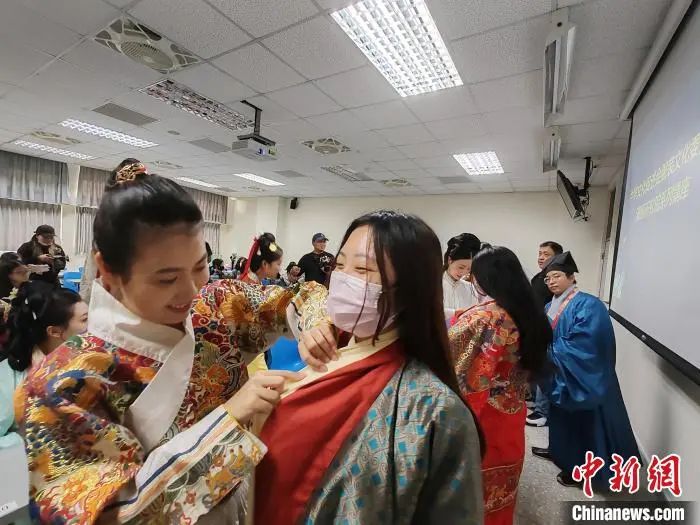 两岸汉服爱好者在台交流:希望“自己的文化”让更多人看见 两岸汉服爱好者在台交流:希望“自己的文化”让更多人看见