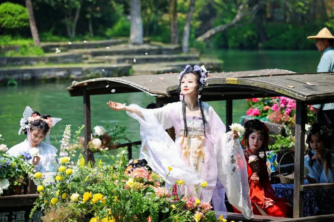 十二“花神”齐聚!西溪花朝节将至,汉服巡游招募开启! 十二“花神”齐聚!西溪花朝节将至,汉服巡游招募开启!