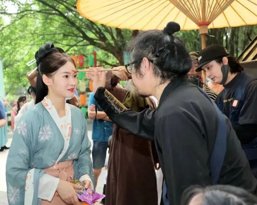 太仙了!原来汉服同袍都爱去这些地方→ 太仙了!原来汉服同袍都爱去这些地方→