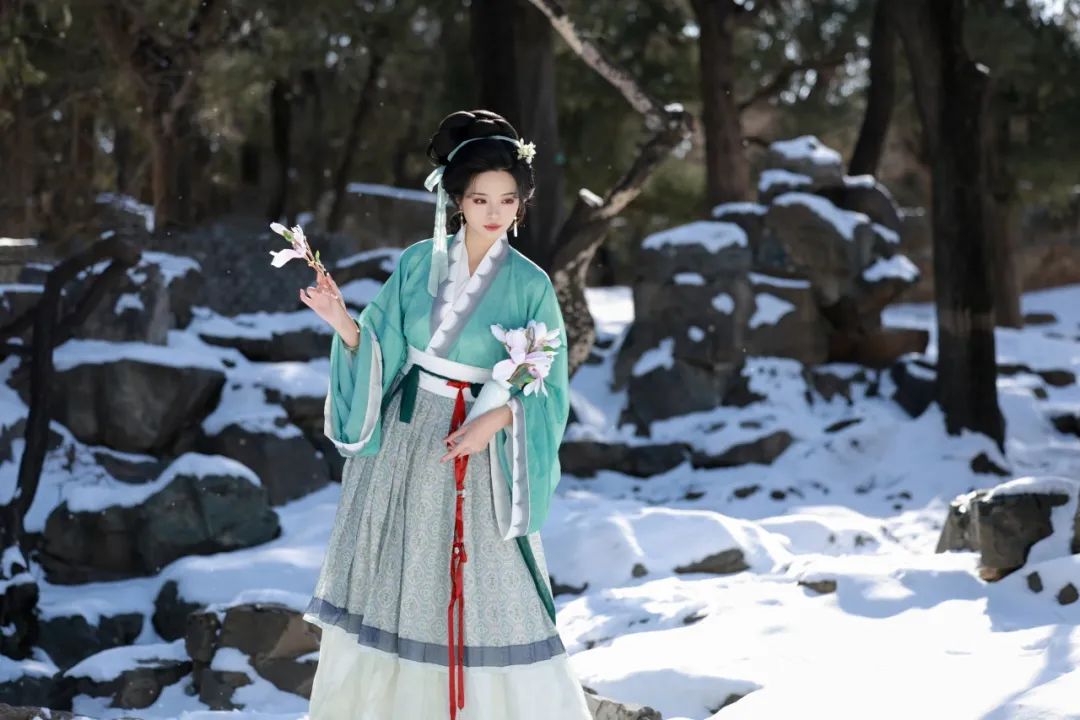 最爱东山晴后雪!在颐和园给博士师妹拍的宋复原人像 最爱东山晴后雪!在颐和园给博士师妹拍的宋复原人像