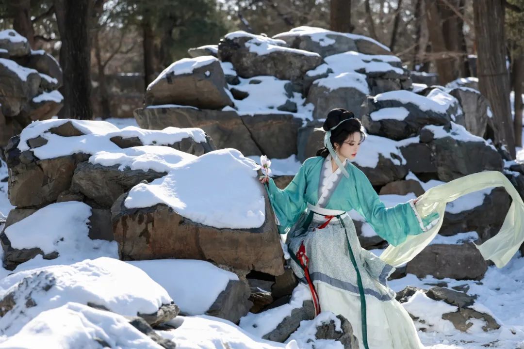 最爱东山晴后雪!在颐和园给博士师妹拍的宋复原人像 最爱东山晴后雪!在颐和园给博士师妹拍的宋复原人像