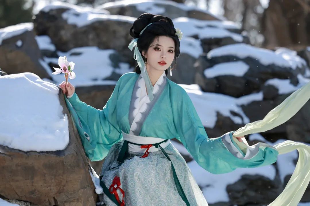 最爱东山晴后雪!在颐和园给博士师妹拍的宋复原人像 最爱东山晴后雪!在颐和园给博士师妹拍的宋复原人像