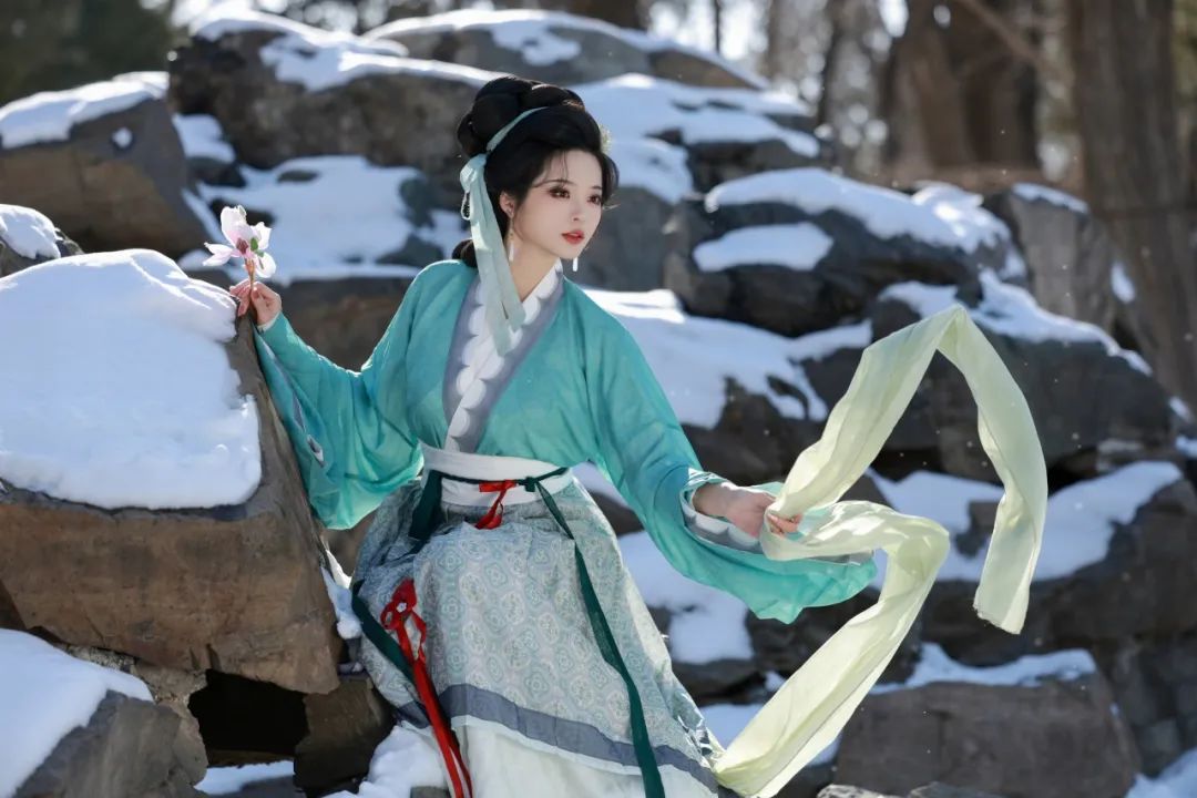 最爱东山晴后雪!在颐和园给博士师妹拍的宋复原人像 最爱东山晴后雪!在颐和园给博士师妹拍的宋复原人像
