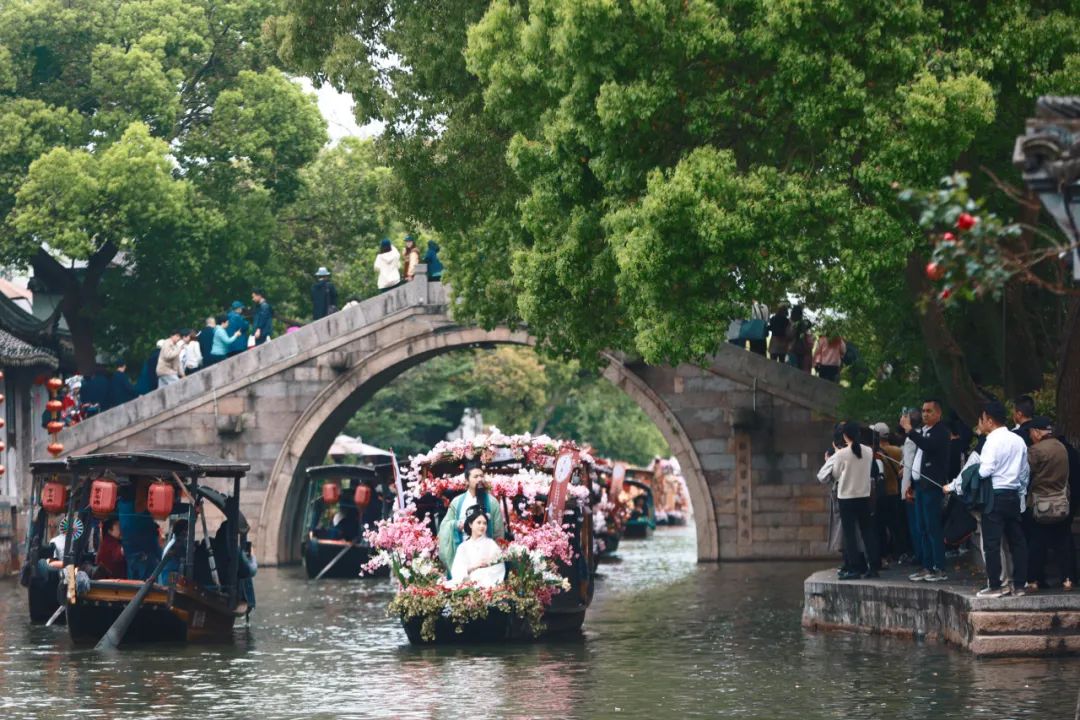 春风有信，花神舞西塘！