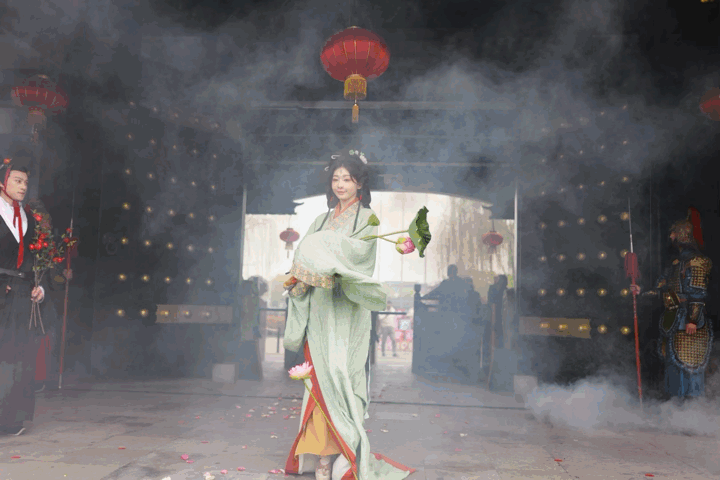 春风有信，花神舞西塘！