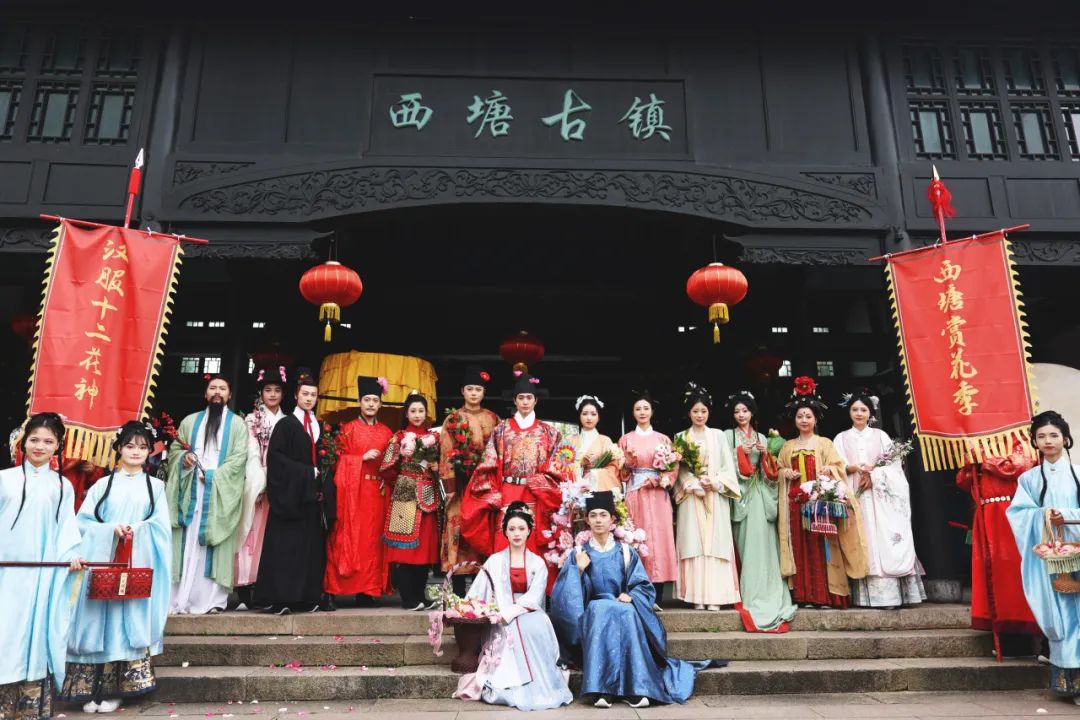 春风有信，花神舞西塘！