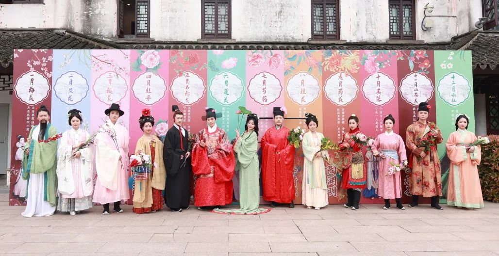 春风有信，花神舞西塘！