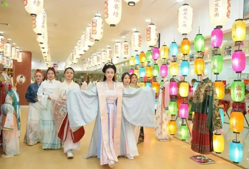 西北首个汉服交易中心落地西安