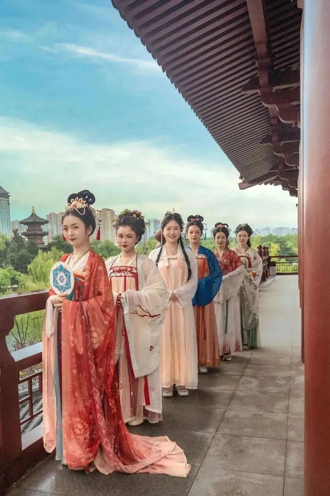 西北首个汉服交易中心落地西安