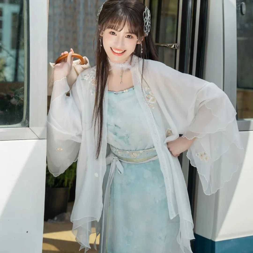 春日绮梦 | 揭秘汉服的春季着装