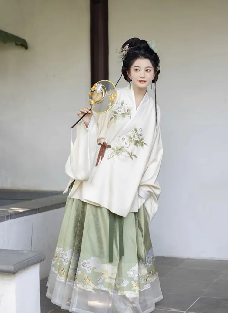 跨越千年的秋日雅韵——汉服穿搭秘籍! 跨越千年的秋日雅韵——汉服穿搭秘籍!