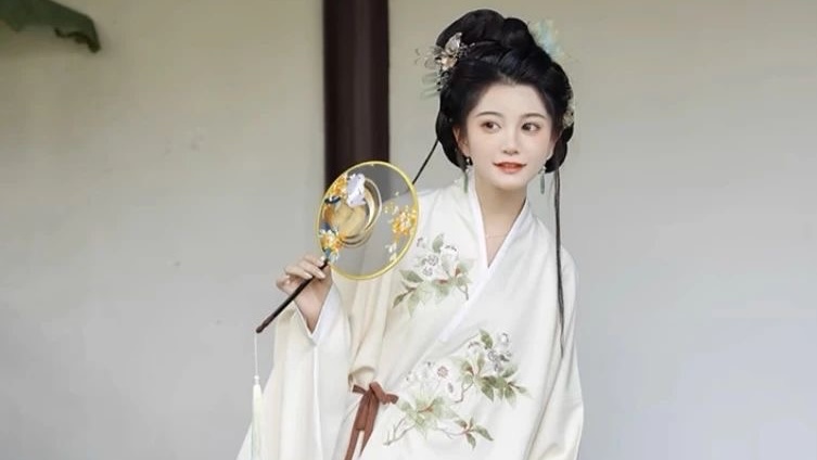 跨越千年的秋日雅韵——汉服穿搭秘籍!