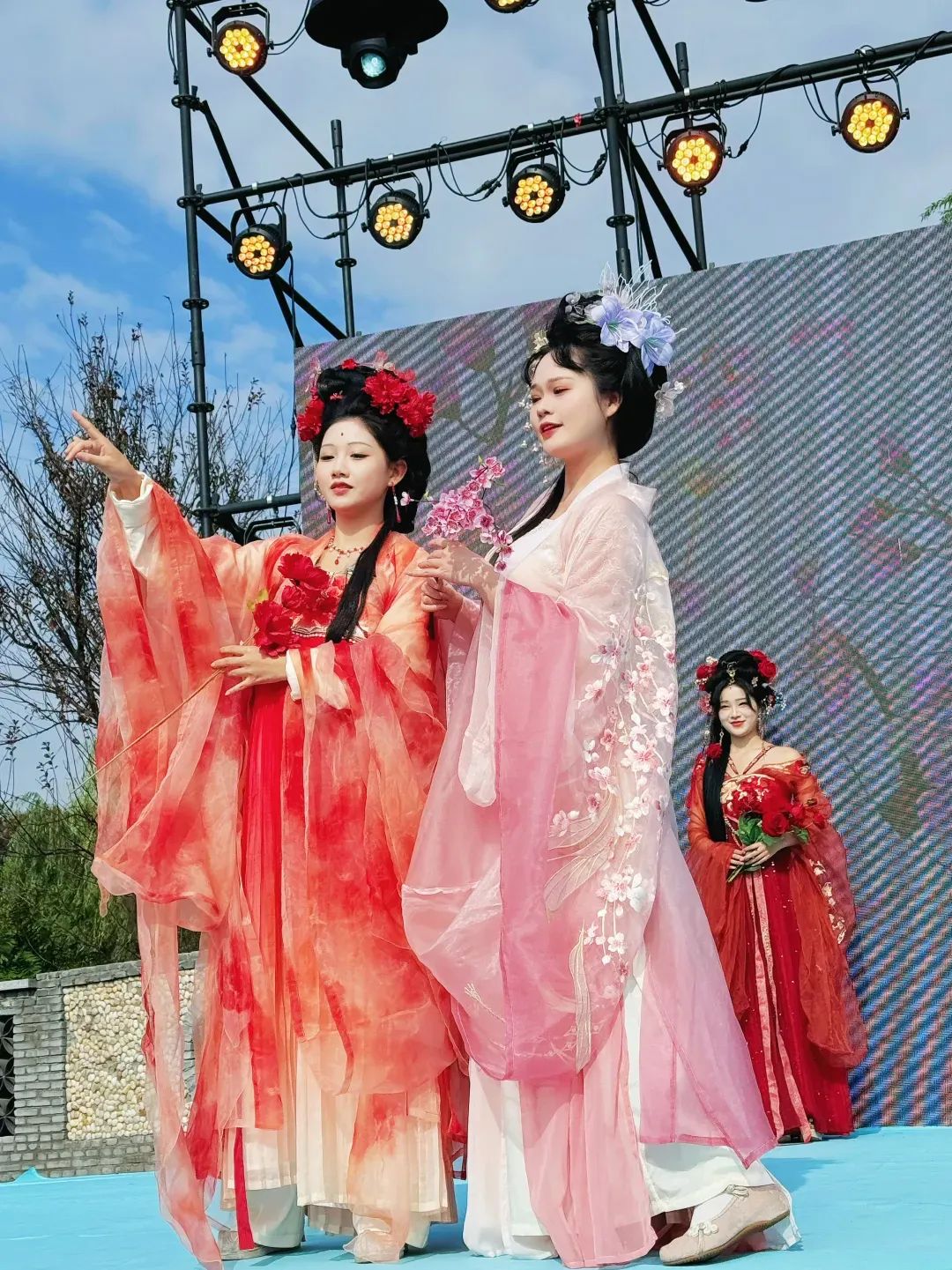 共赴古风盛宴,五脑山汉服巡游等你来 共赴古风盛宴,五脑山汉服巡游等你来