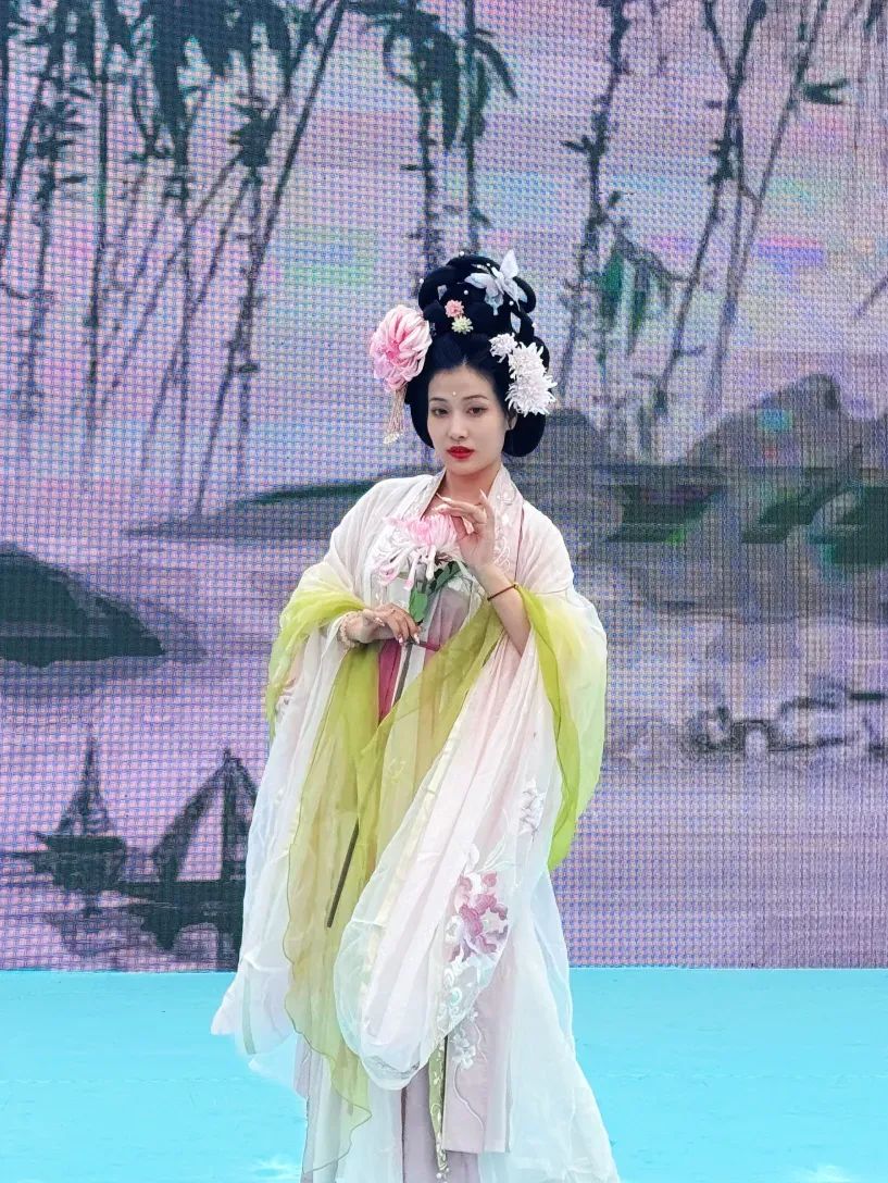 共赴古风盛宴,五脑山汉服巡游等你来 共赴古风盛宴,五脑山汉服巡游等你来