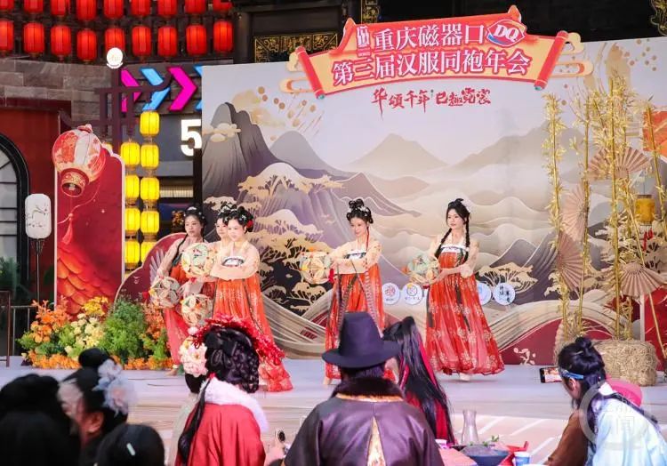 欢度国风盛宴 磁器口第三届汉服同袍年会启幕