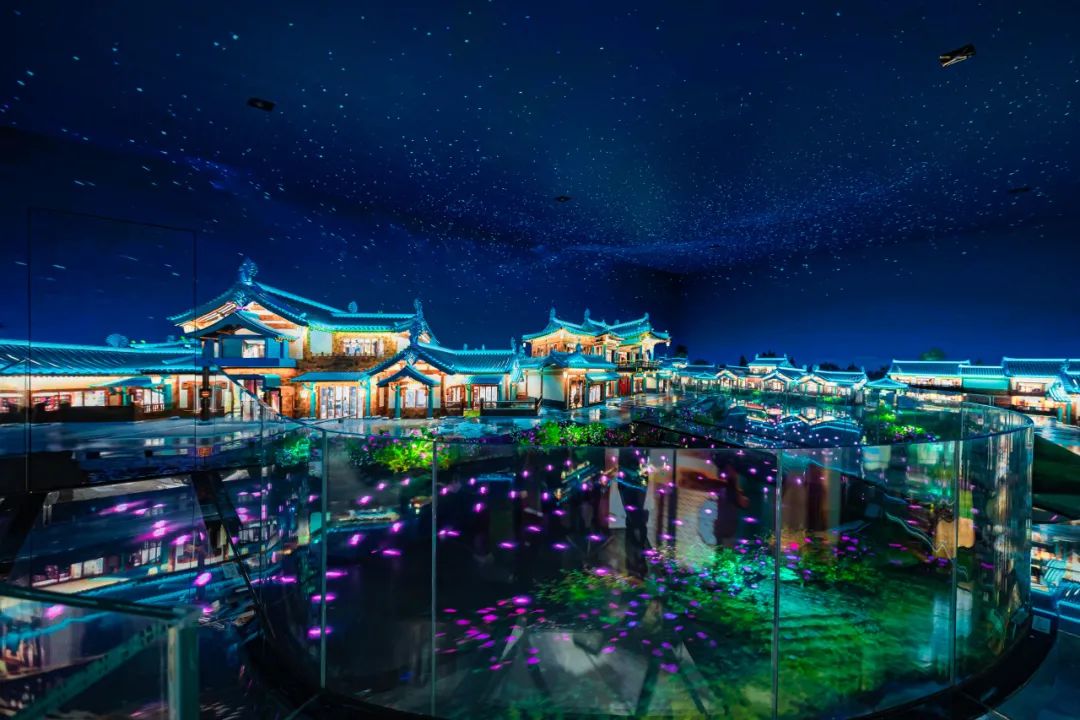今天穿汉服来金陵小城也太应景了吧~ 今天穿汉服来金陵小城也太应景了吧~