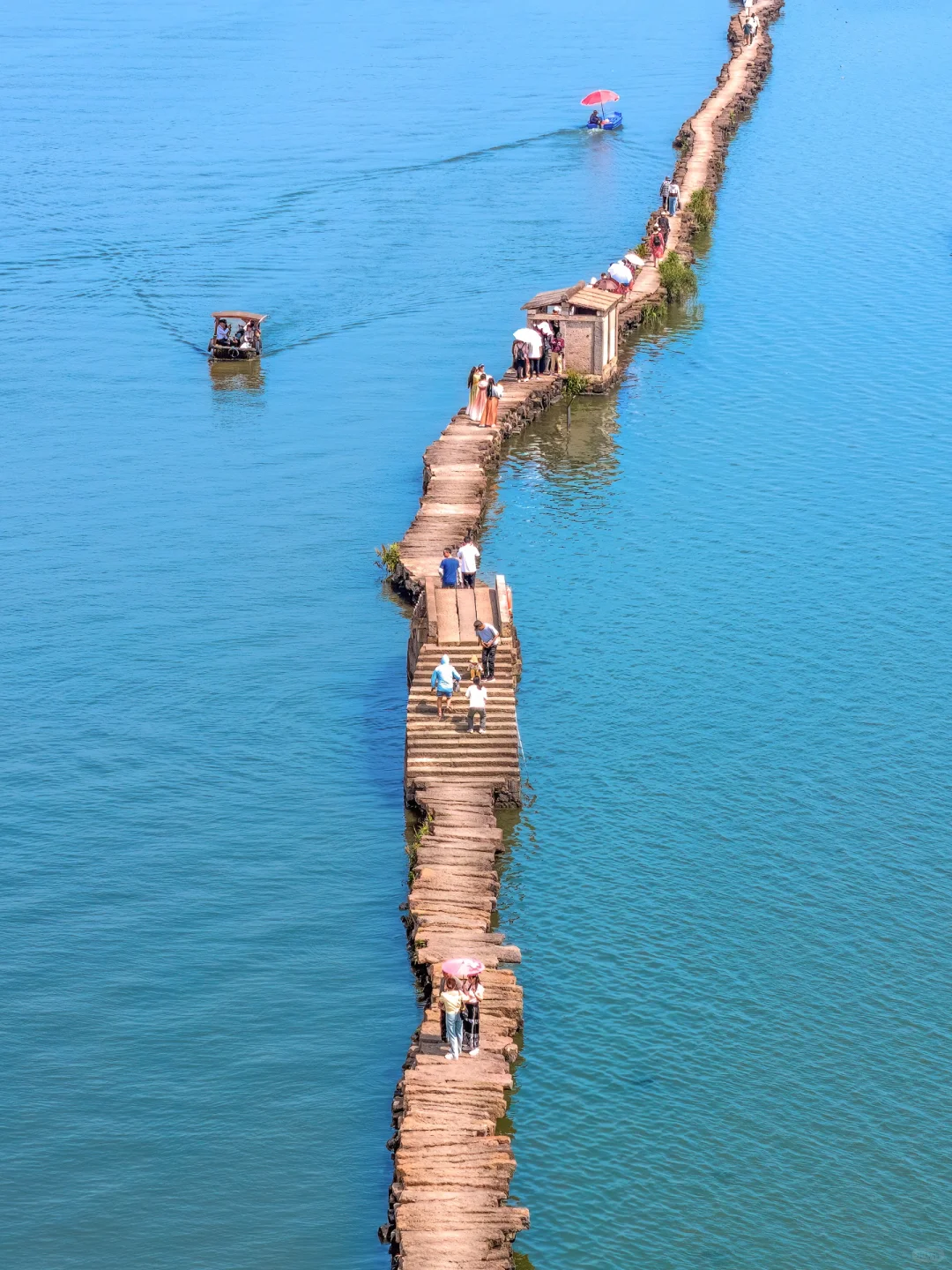 昂桑湖