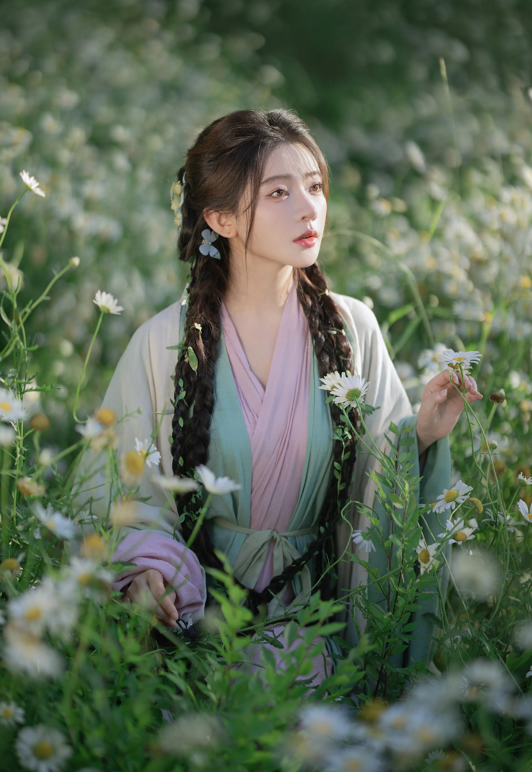 侧颜拈花图