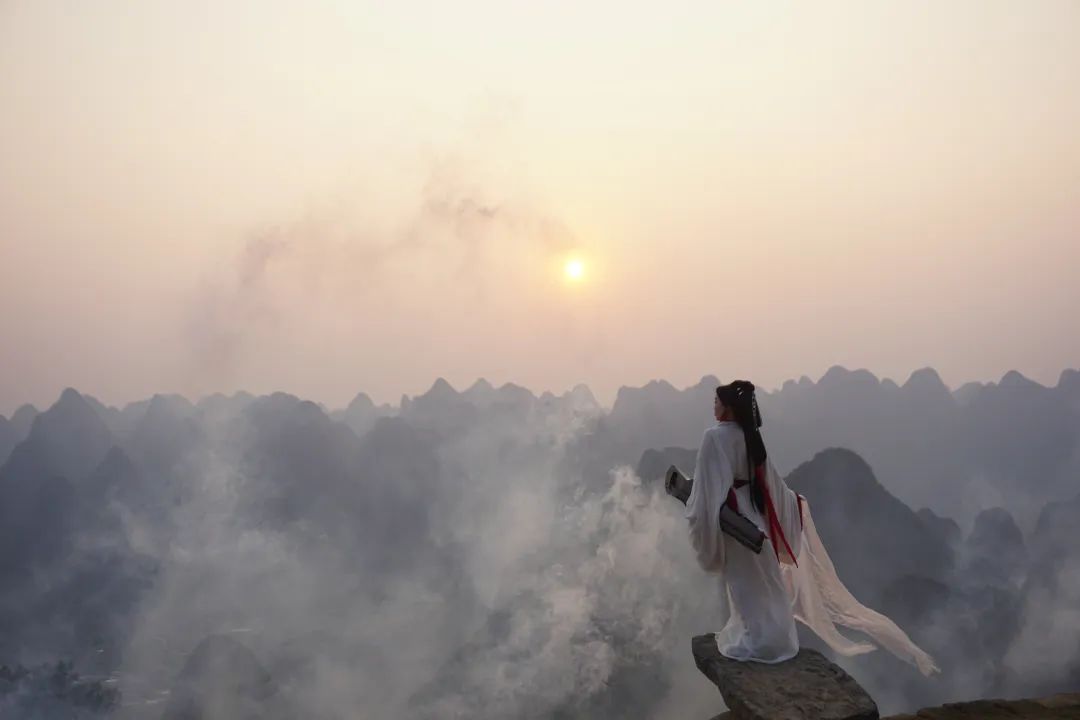 当战国侠客邂逅喀斯特山水：桂林旅拍顶流密码破解​