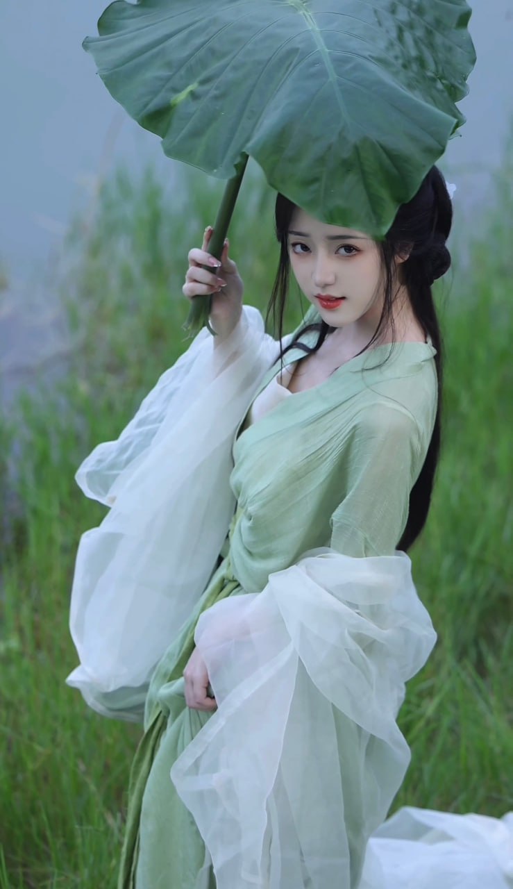 拈叶遮面浅笑