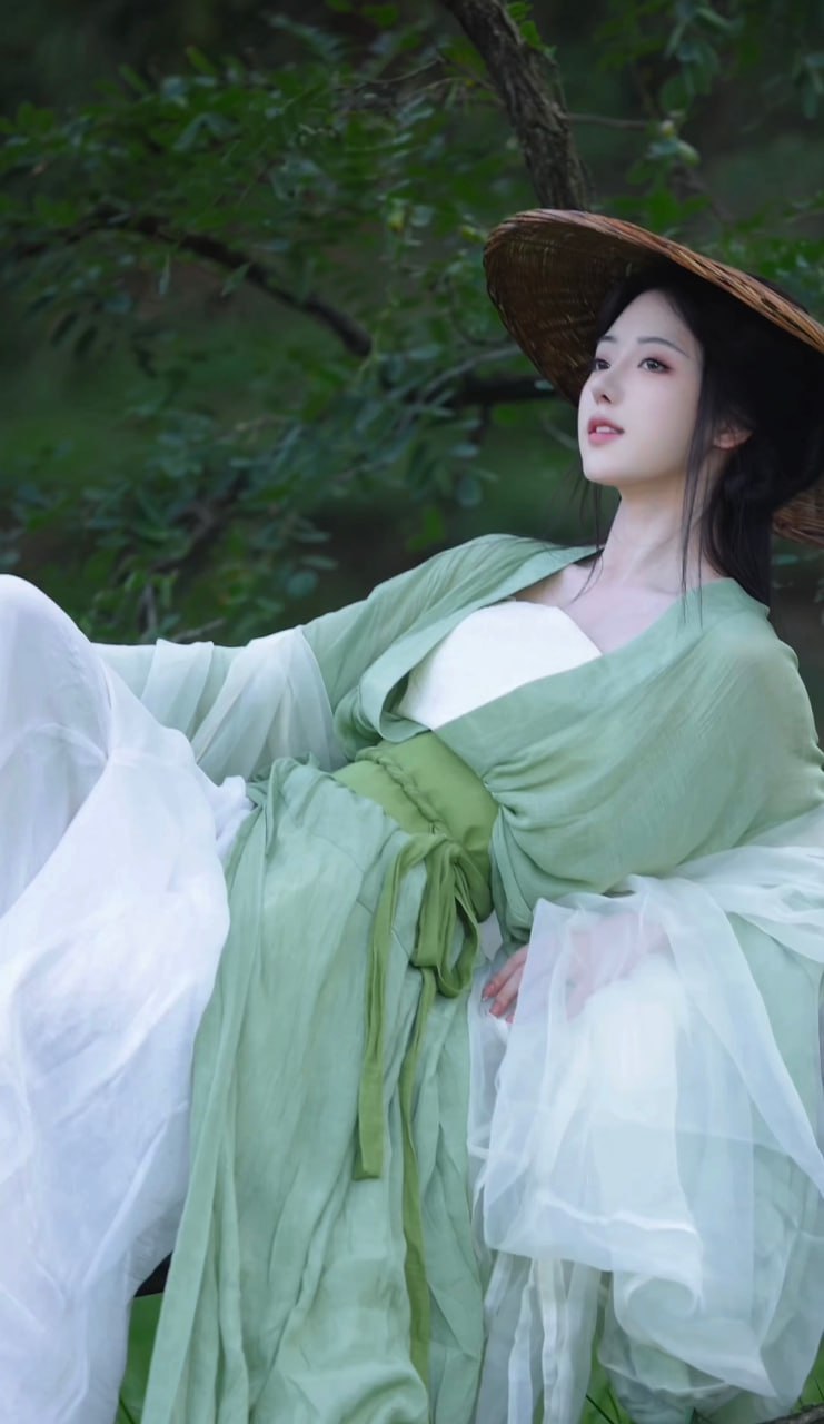戴笠回眸望水畔