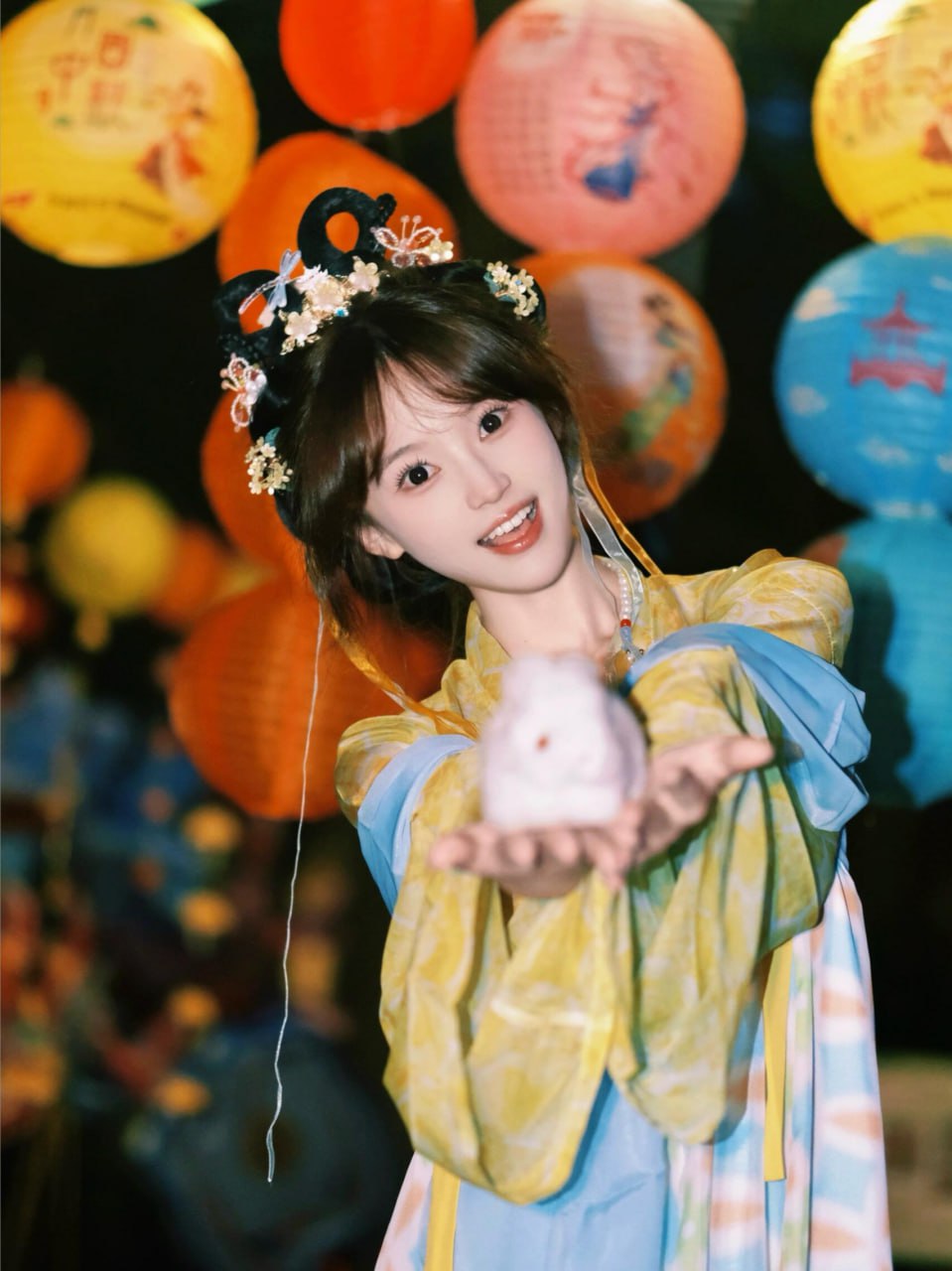 执扇倚栏