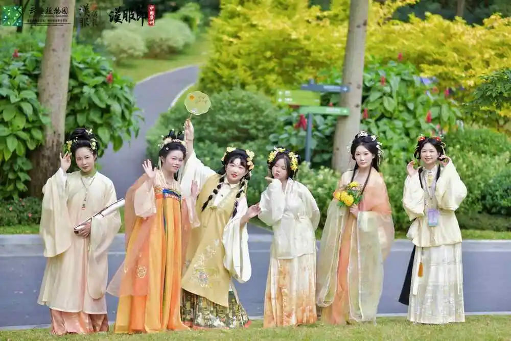 云溪赴雅集，汉服暖冬景：一场穿越时光的岭南园林盛会