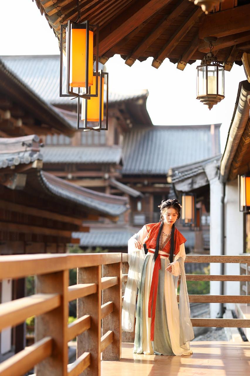 倚栏观檐