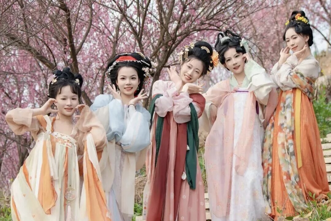 汉服同袍必看！武汉花乡茶谷免票入园，梅林拍照&围炉煮茶全体验